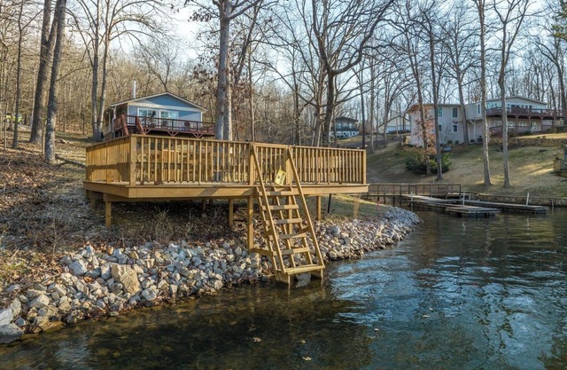 Serenity Cove Cottage - Lakefront, Hot Tub
