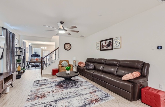 Serenity Haven: Charming 5 Bed with Moden Amenities