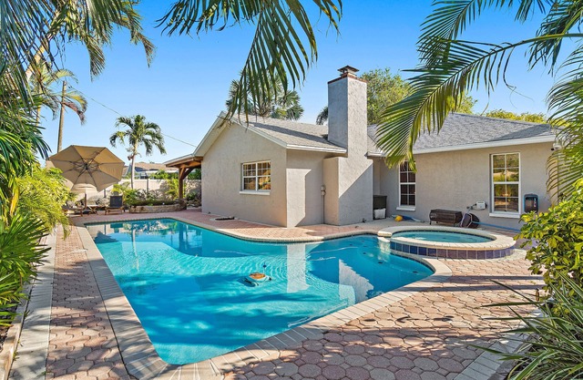 Serenity Haven: Luxurious Retreat - Pool Heating Avail
