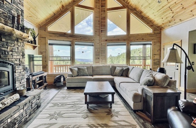 Serenity in Duck Creek Village - Huge cabin on 6 acres overlooking mountains