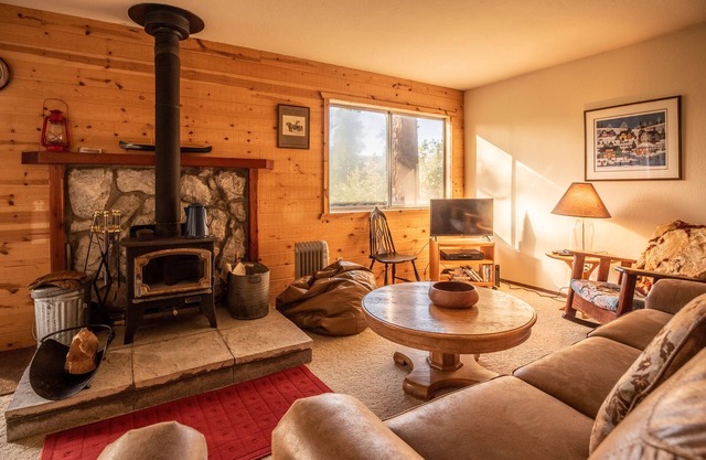 Serenity Now! : 2 BR, 2 BA Cabin or Bungalow in Dorrington, Sleeps 4