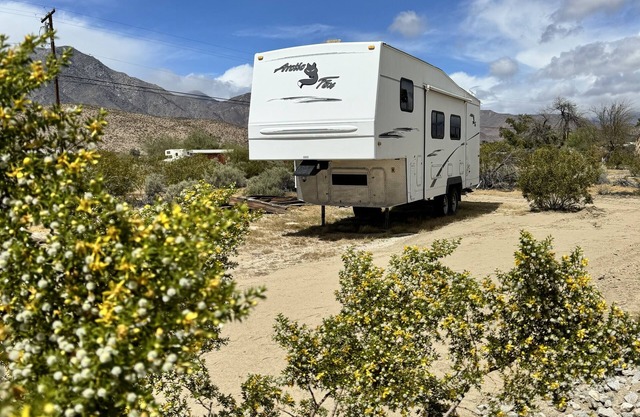 Serenity Oasis 5th Wheel Camper trailer