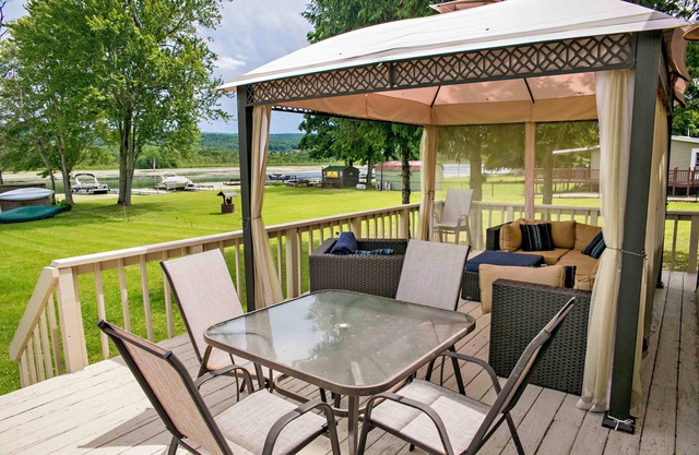 Serenity on Lamoka, a perfect family cottage.