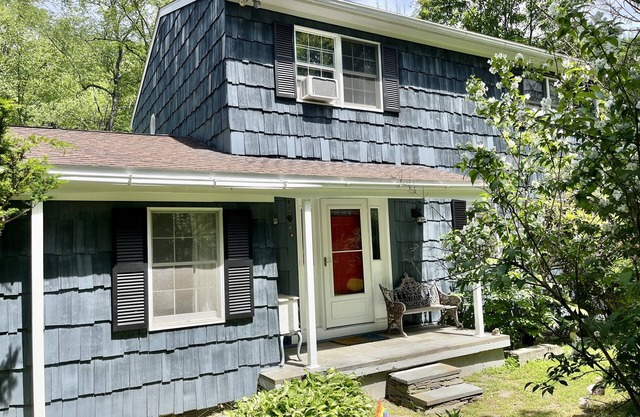 Serenity on Stony Kill: 3BR Creek Front Cottage