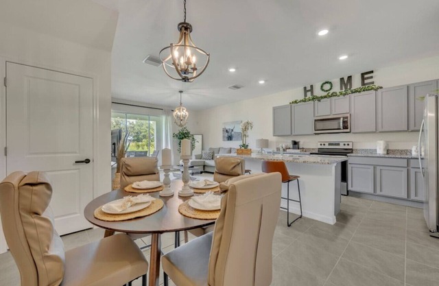 Serenity Townhouse|Pool, Gym, Hiking & Parks