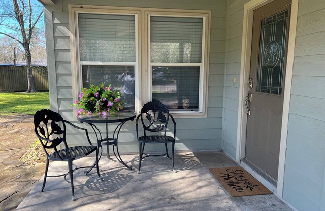 Serenity under the trees! Spacious 2-bedroom, 2-bath; Long Term Stays Considered