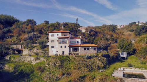 Serra Retreat