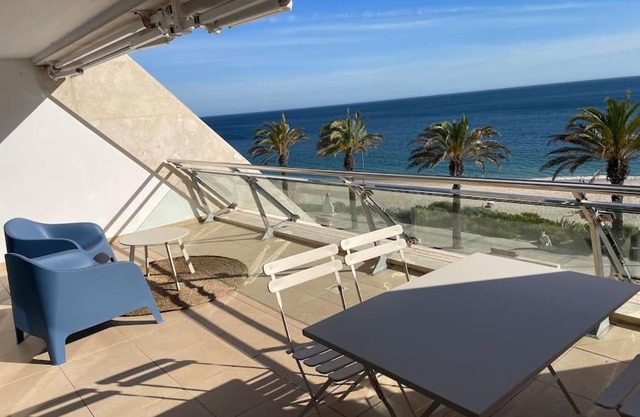 Sesimbra Califórnia beach front