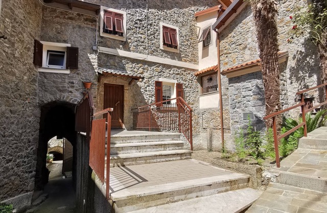Sesta Godano, a few km from 5 Terre, stone house in a medieval village.
