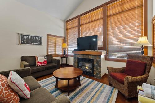 Settler's Crossing #56 ski-in ski-out condo with private hot tub