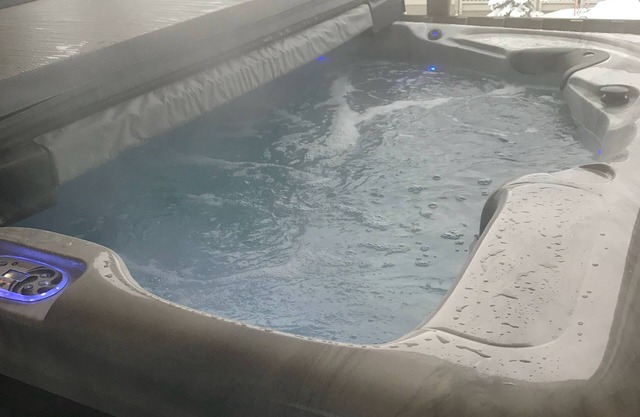 2-Zi-Ski-In / Out-Eigentumswohnung für alle 3 Berge mit eigenem Whirlpool