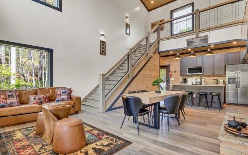 Seven Bears in the Woods -Modern-Luxury-Cabin-Hot Tub-Game Room