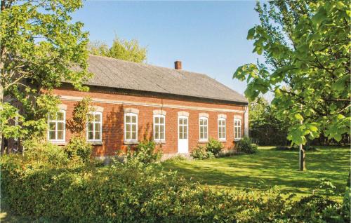 Seven-Bedroom Holiday Home In Bredebro