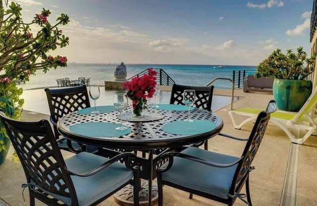 Seven Mile View#2 - 2 BR Oceanfront Condo & Pool
