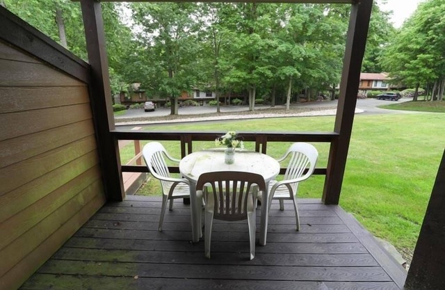 Seven Springs 3 BR Deluxe Condo, by Golf Course by RedAwning - Save 10% on 3 Nights, 15% on 5 Nights!