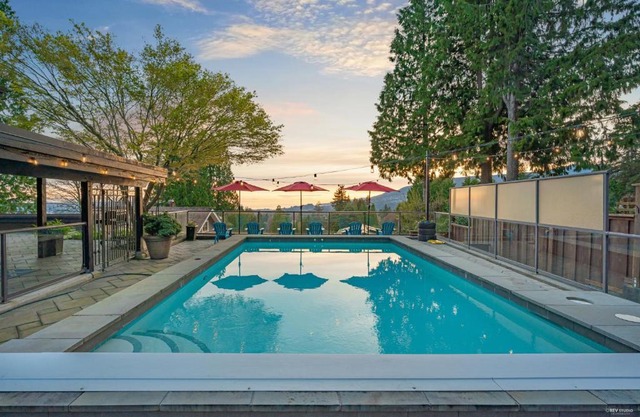 Seymour Private Bedroom, Ensuite Bathroom with Shared Pool, Hot Tub with Views