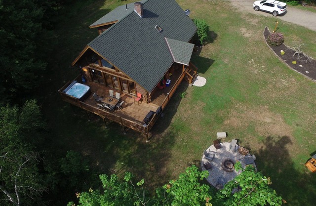 Sfa Lodge Blockhütte 4 Bd - 2 Ba Eingebettet in den Wäldern 5 Minuten von Berkshire East