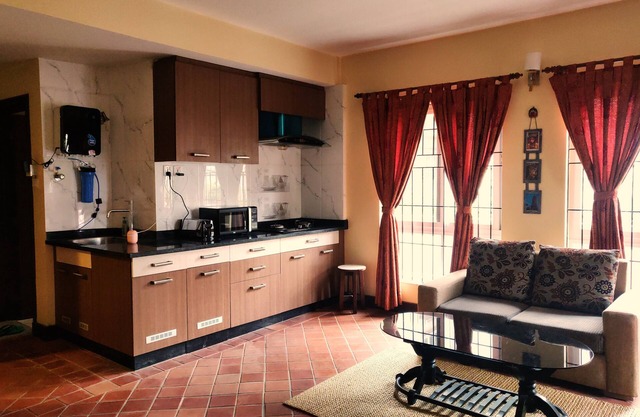 SHADES a comfort-home A Vacation Home