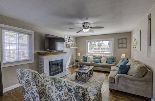 Shades of Blue Homestead 3BR 2BTH im Herzen von Lodi