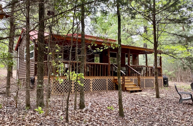 SHADY CEDAR LOG CABIN: Spiritual Retreat & Country Resort for Rest & Restoration