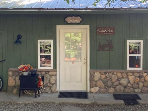 Shady Creekside Cabin