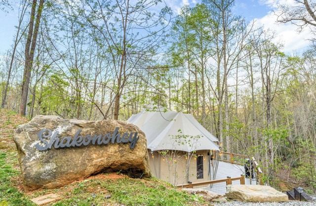 Shakonohey, Romantic Forest safari tent for two, Deep Creek & Smoky Mountains