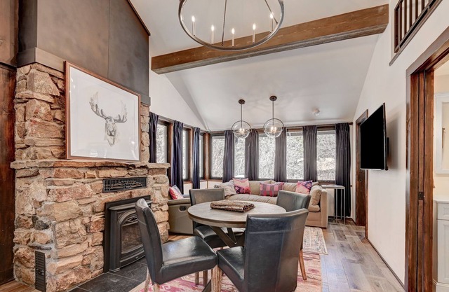 Shale Vibrant & Chic Mod Stylish Creekside Cabin