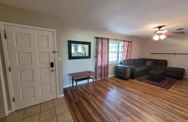 Shalimar Home- Enclosed Patio /Deck/Garage