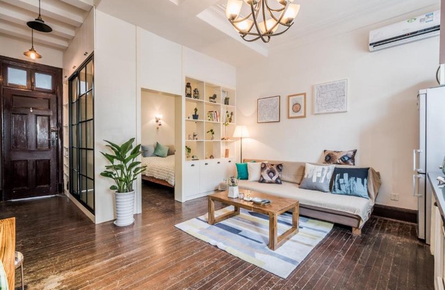 Shanghai Hills & XING 48 Homestay Near Line1 and Line7 Changshu Road Mid Huaihai Road
