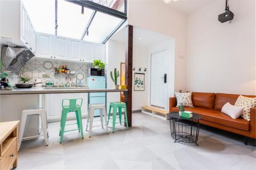 Shanghai Hills&XING 593 Homestay Mid Huaihai Rd Near Metro Line 1 North Zhongshan Rd