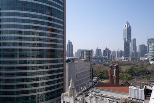 Shanghai Yidu Homestay-160m from People's Square subway station and close to the Bund