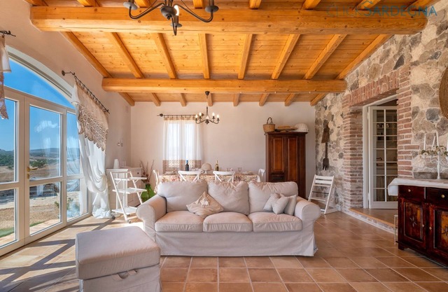 Shardana Wine Estate with heated swimming pool, SPA and Jacuzzi for 10 people