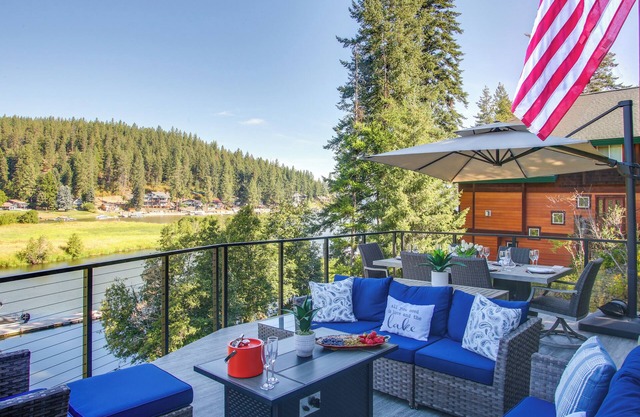 Lakefront Coeur d'Alene Home w/ Deck + Shared Dock