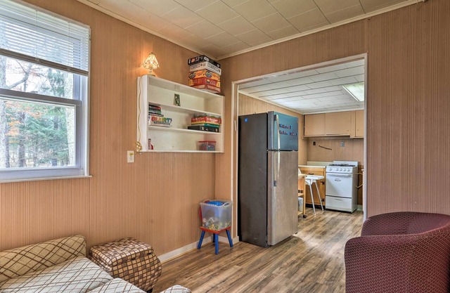 NEW! Cabin w/ Lake Access & Community Amenities!