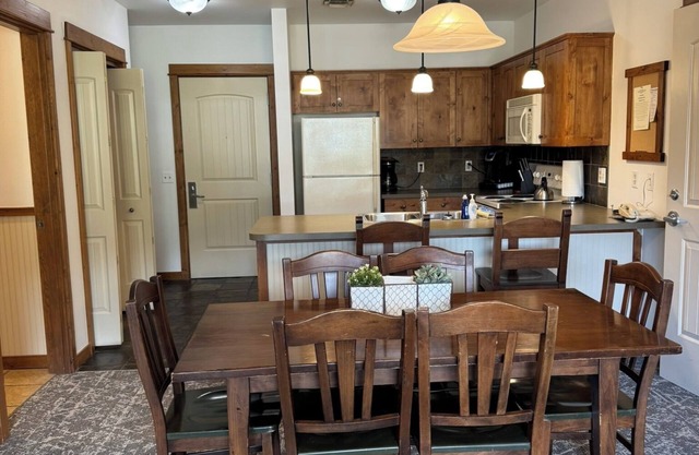 🥾 🏄‍♂️ Shared Roof Top Hot tub Silver Mtn ❄️ 🚵 adjoining studio available also