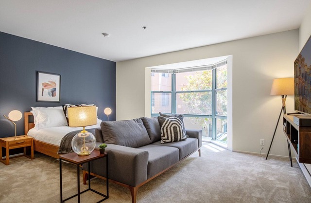 Sharp South Beach Studio w/ 3 Pools + Sauna near SF Bay by Blueground