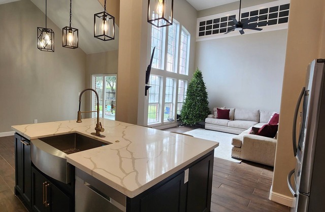 Sharyland Mansion! 85 in Smart Tv WOW!