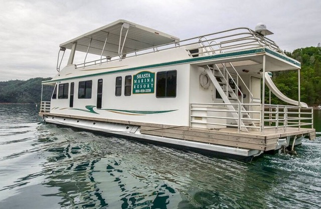 Shasta Marina am Packers Bay Mirage II Hausboot