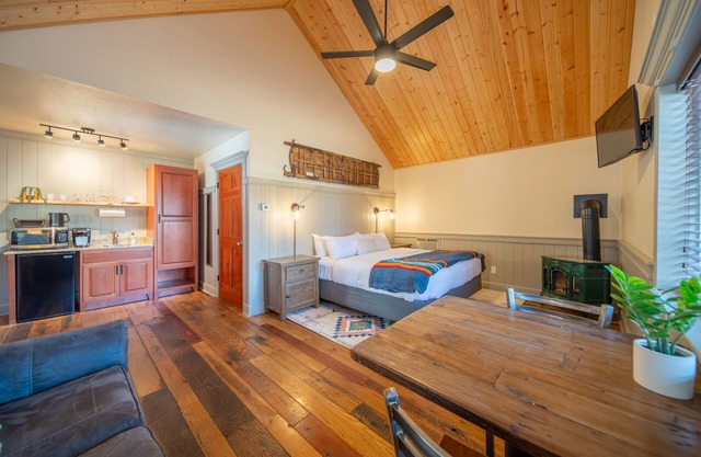 Shasta View Lodge - Cabin 1