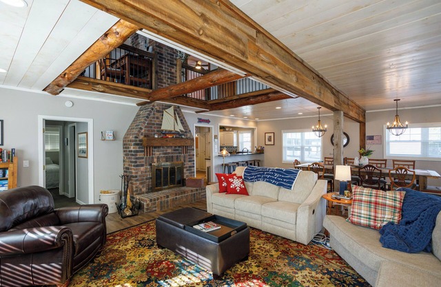 Waterfront -2025 NFL Draft Rental on Shawano Lake