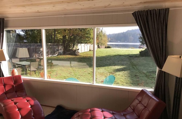 Shawnigan Lake Front Home-perfect for families.