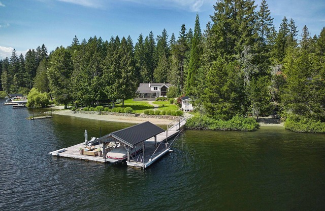 Shawnigan Lakefront Luxury Retreat