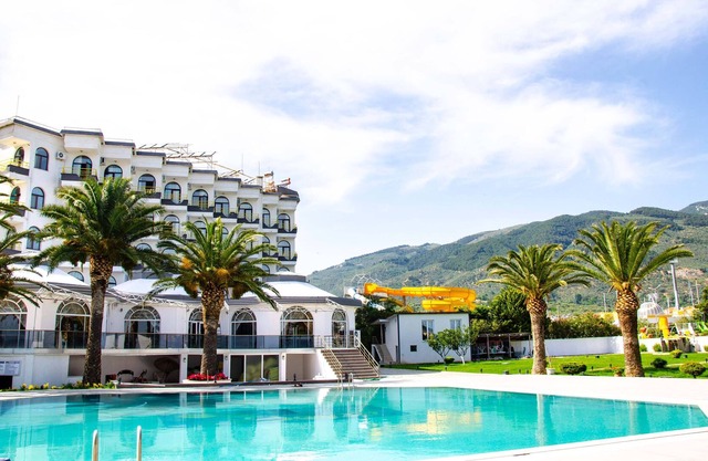 Shayna Beach Hotel