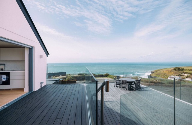 SHEARWATER, pet friendly, with pool in Mullion