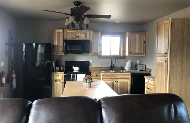 Shedhorn Cabin #2 of 3 - 1 BEDR & Full RV Hookups