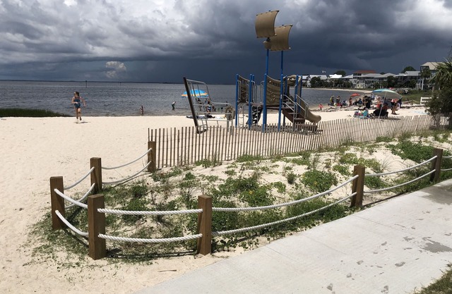 Shell Point Beach Stadthaus. Schöne Waterfront Townhome. Beinhaltet Wi-Fi