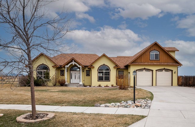Shelter Grove-30 day rental or longer in the Four Corner area with a hot tub!