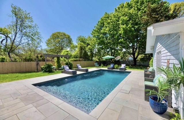 Shelter Island Retreat With Pool ...Close To Beach & Pet Friendly