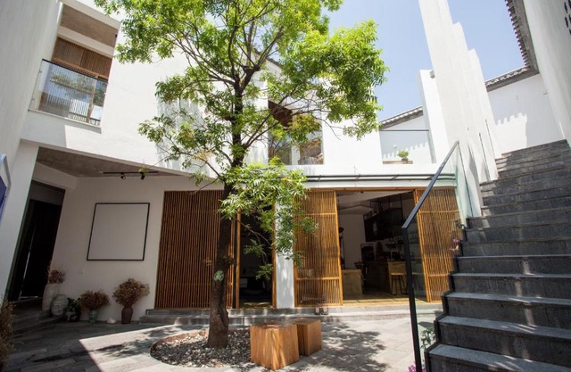 Shen Cang Courtyard Hotel