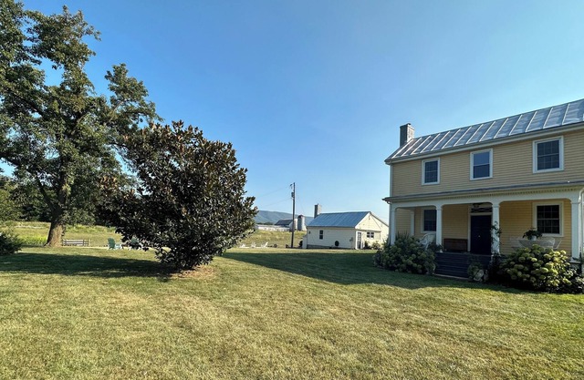 Shenandoah Farmhouse on the River with Sweeping Mountain Views. Pet Friendly.
